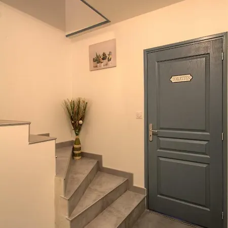 Holiday home Sejour 2 Maisons, Les Tulipes Ou Les Bambous Montalieu-Vercieu