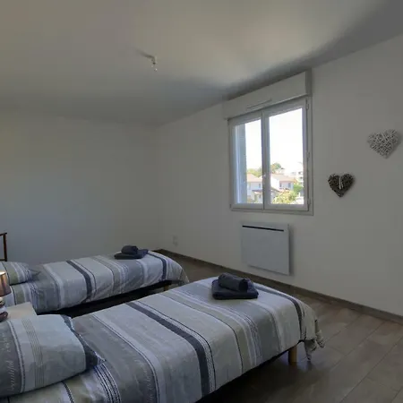Holiday home Sejour 2 Maisons, Les Tulipes Ou Les Bambous *