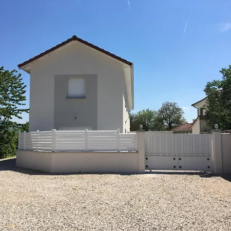Holiday home Sejour 2 Maisons, Les Tulipes Ou Les Bambous Montalieu-Vercieu